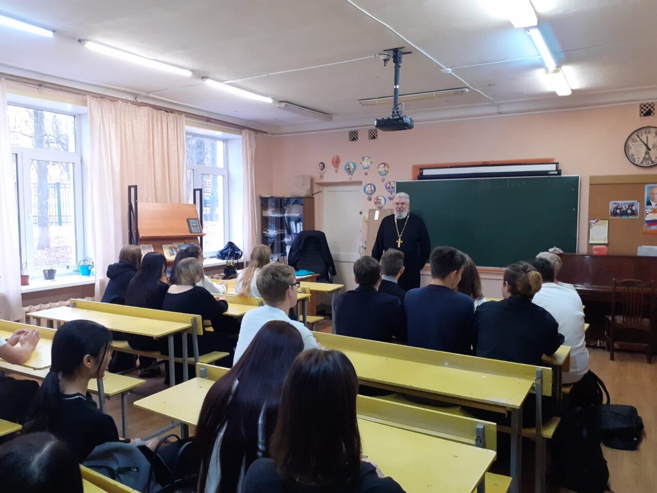 Диалог со священником: Лицей № 4