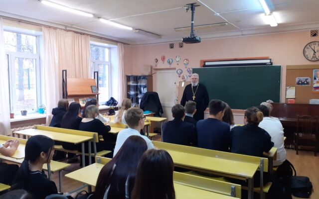 Диалог со священником: Лицей № 4